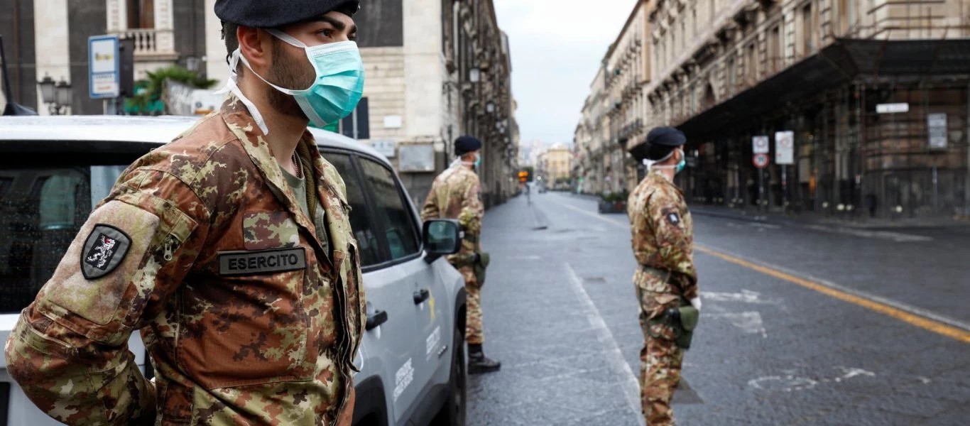 Ρώμη: Στρατιωτικά φορτηγά μεταφορών την ρωσική βοήθεια στην ιταλική πρωτεύουσα (βίντεο)